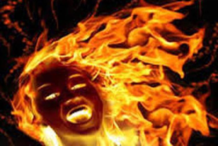 Face in the fire (Illustration)