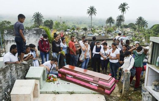 Relatives and friends of Deisy Rosero, 26, pray during her funeral at a cemetery in Mocoa, Putumayo department, southern Colombia on April 3, 2017