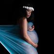 Bridget during her maternity shoot (purpleapplestudio)