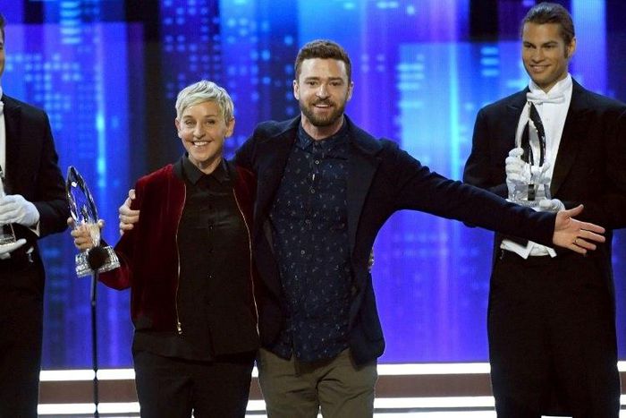 Ellen DeGeneres (L) accepts the award for favorite animated movie voice for 'Finding Dory' during the People's Choice Awards in Los Angeles, California on January 18, 2017