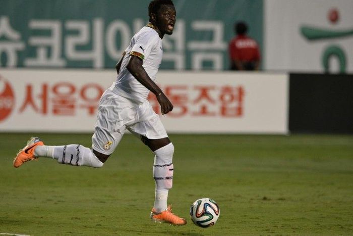 Pescara's midfielder Sulley Muntari, pictured in 2014, could face disciplinary measures after deciding, voluntarily, to leave the field seconds before full-time