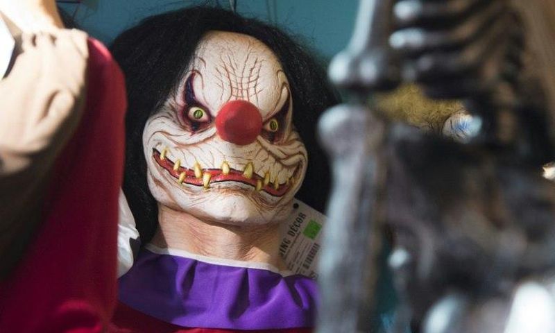 Three men disguised as "horror clowns" assaulted a 19-year-old man with a baseball bat at the weekend in the Austrian state of Tirol, local police said