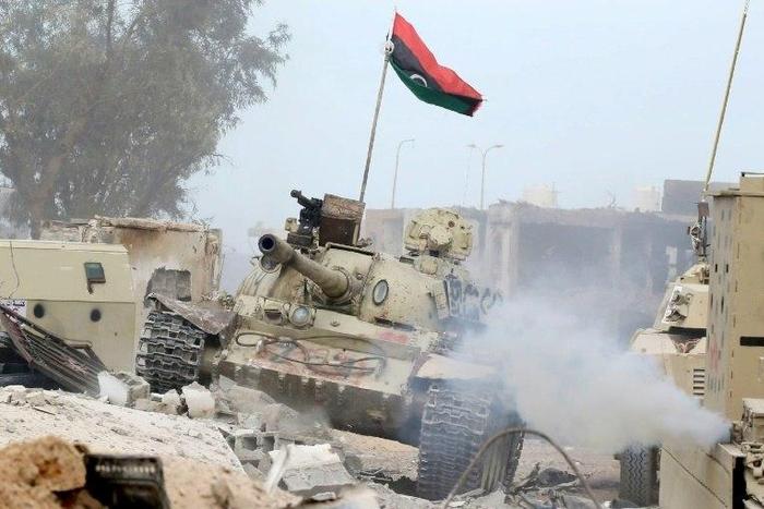 A T-54 tank belonging to forces loyal to Libya's Government of National Accord takes position in Sirte's Al-Giza Al-Bahriya district on November 21, 2016
