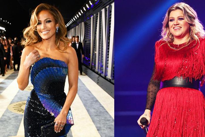 Watch J.Lo And Kelly Clarkson's Wardrobe Mix-Up