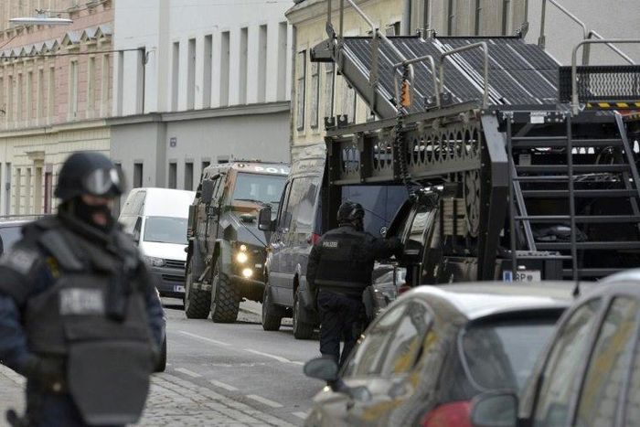 Russian authorities detain a Tatar lawyer