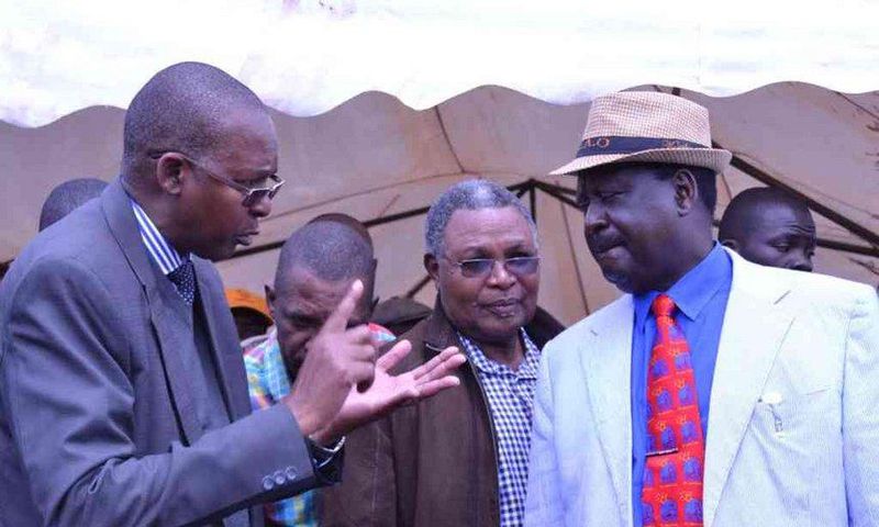 Taita Taveta governor John Mruttu explains a point to Cord leader Raila Odinga as Wundanyi MP Thomas Mwadeghu listen on at a past function last year.