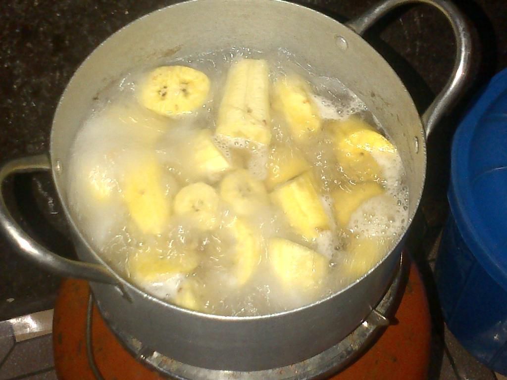 Boiling plantains(topsimages)