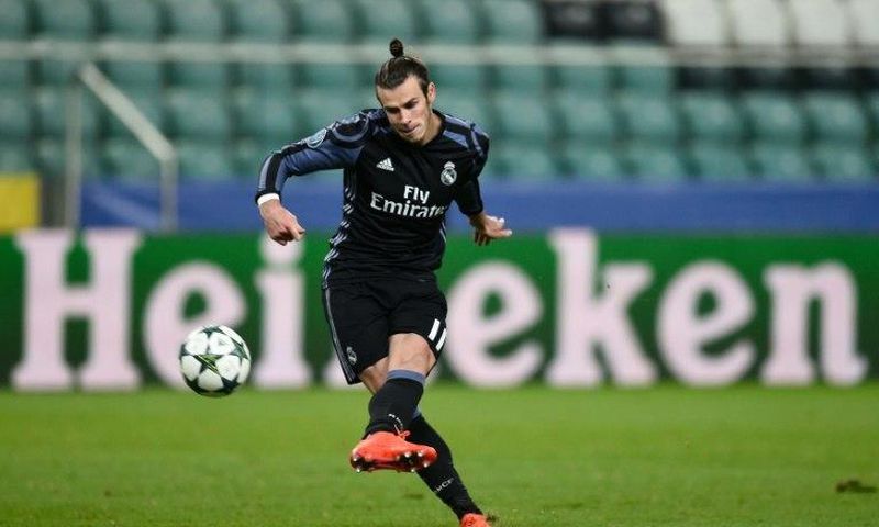 Real Madrid's Welsh forward Gareth Bale shoots the ball during the UEFA Champions League group F football match Legia Warsaw vs Real Madrid CF in Warsaw, Poland on November 2, 2016