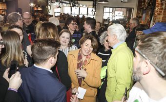 Klobuchar Casts Herself as Heartland Democrat in First Campaign Swing