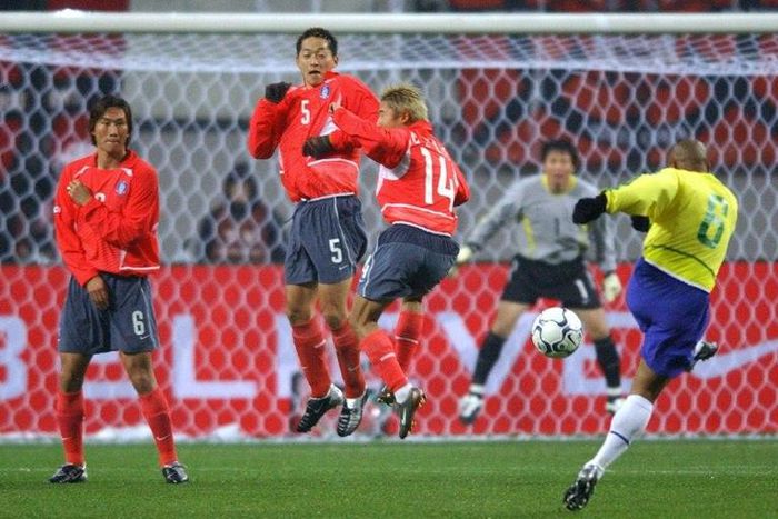 Brazilian football legend Roberto Carlos (R), famous for his stunning free kicks, is keen to coach Australian side South Melbourne