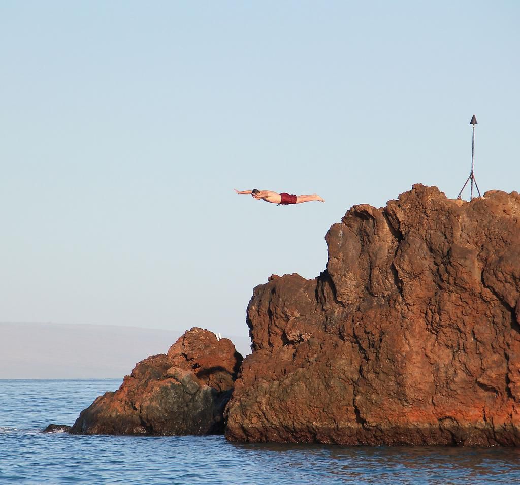 cliff dive.JPG