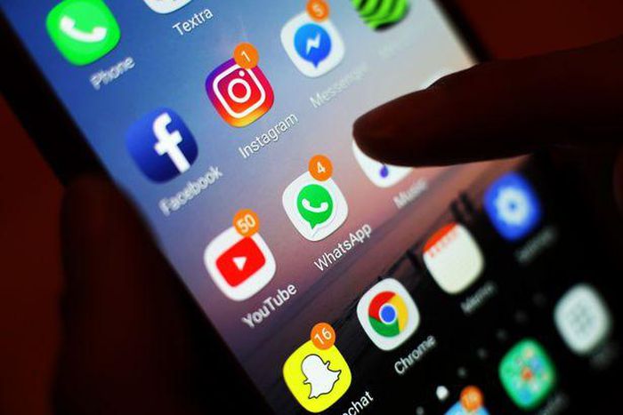 Facebook, Instagram and WhatsApp hit by global outage