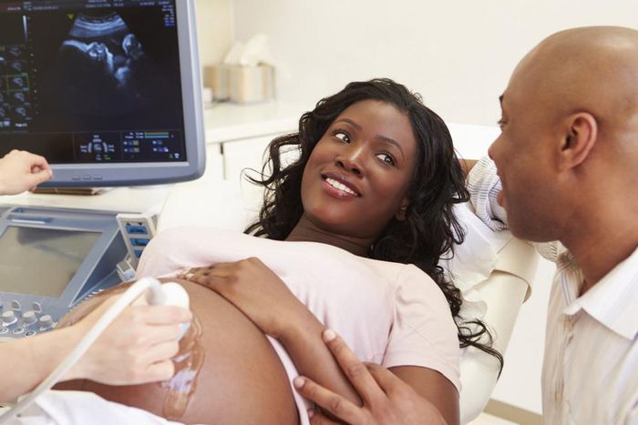 Pregnant woman in hospital(communitytable.parade)