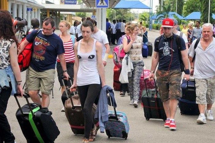 ___6457990___https:______static.pulse.com.gh___webservice___escenic___binary___6457990___2017___3___31___14___Tourists5