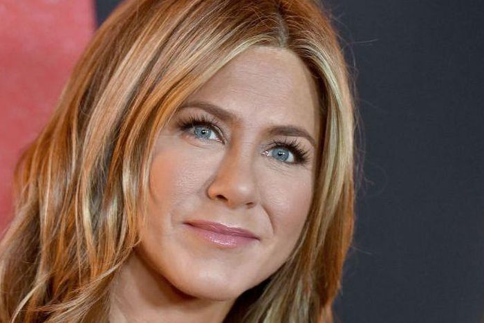 How Jennifer Aniston Looks THAT Good At 50