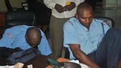 Traffic police officers arrested during an EACC crackdown in Kilifi County (Twitter)