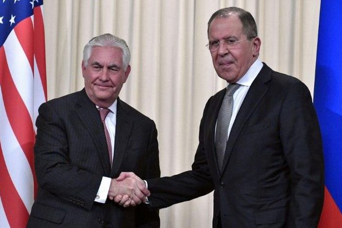 Russian Foreign Minister Sergei Lavrov (R) shakes hands with US Secretary of State Rex Tillerson after a press conference in Moscow on April 12, 2017