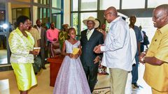 President Yoweri Museveni with Ms Sheila Sheldone Michaels who presented him with a portrait during his State visit to Mombasa, Kenya (Twitter)