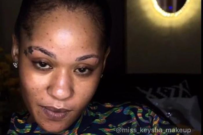 Noti Flow goes make-up free (Instagram)