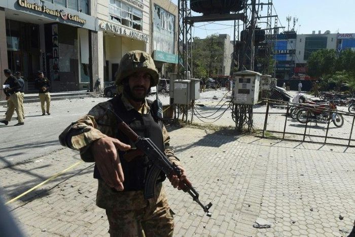 An Pakistani soldier cordons off the site of a bomb attack in Lahore, on February 23, 2017