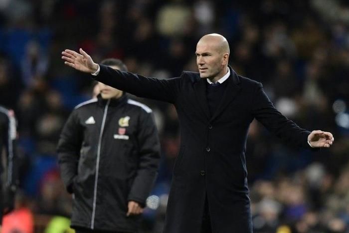 Real Madrid's coach Zinedine Zidane gestures during their Spanish Copa del Rey (King's Cup) quarter-final first leg football match against Celta de Vigo at the Santiago Bernabeu stadium in Madrid on January 18, 2017