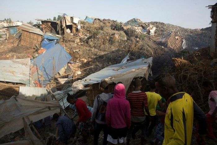 The death toll from a landslide at Ethiopia's largest rubbish dump has risen to 72