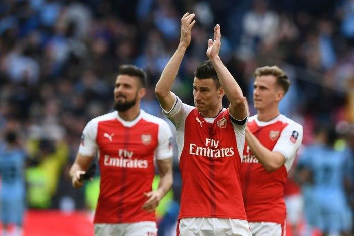 L-R: Arsenal's striker Olivier Giroud and defenders Laurent Koscielny and Rob Holding celebrate victory on April 23, 2017