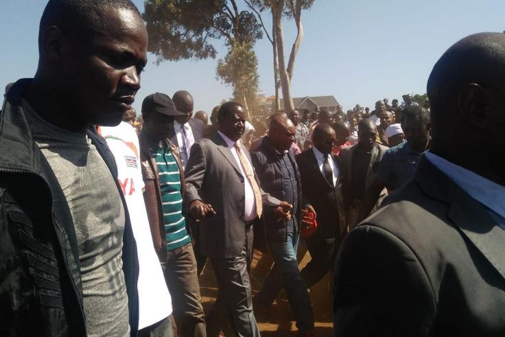 Special AU envoy Raila Odinga arrives at the Toi Market where a fire razed down property of unknown value on Tuesday March 12, 2019 (Twitter)
