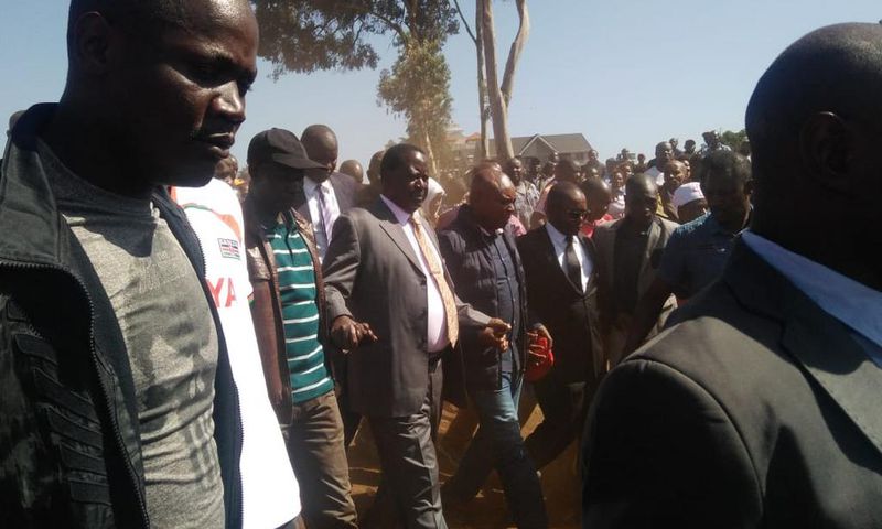 Special AU envoy Raila Odinga arrives at the Toi Market where a fire razed down property of unknown value on Tuesday March 12, 2019 (Twitter)