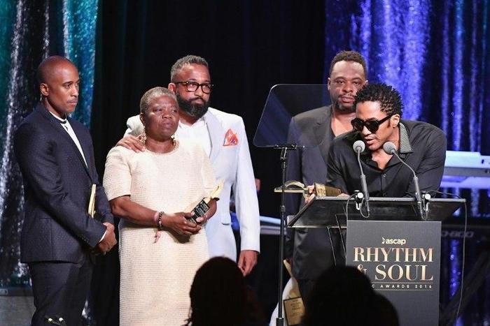 (L-R) Ali Shaheed Muhammad of A Tribe Called Quest, Cheryl Boyce-Taylor, mother of the late Phife Dawg, DJ Rasta Root, Jarobi White and Q-Tip of A Tribe Called Quest accept the ASCAP Golden Note Award during the 2016 ASCAP Rhythm & Soul Awards