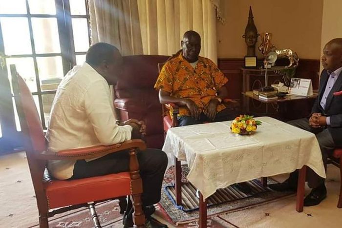 President Uhuru Kenyatta in Kabarak to mourn with Mzee Moi over Jonathan Moi's death