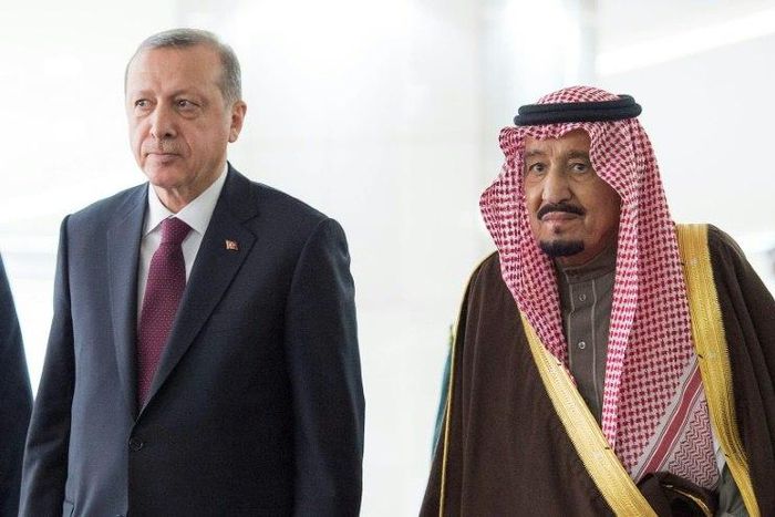 Saudi King Salman bin Abdulaziz (right) held talks with Turkish President Recep Tayyip Erdogan in Riyadh on February 14, 2017