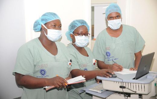 Theatre staff at the Nairobi Hospital during a past operation (Twitter)
