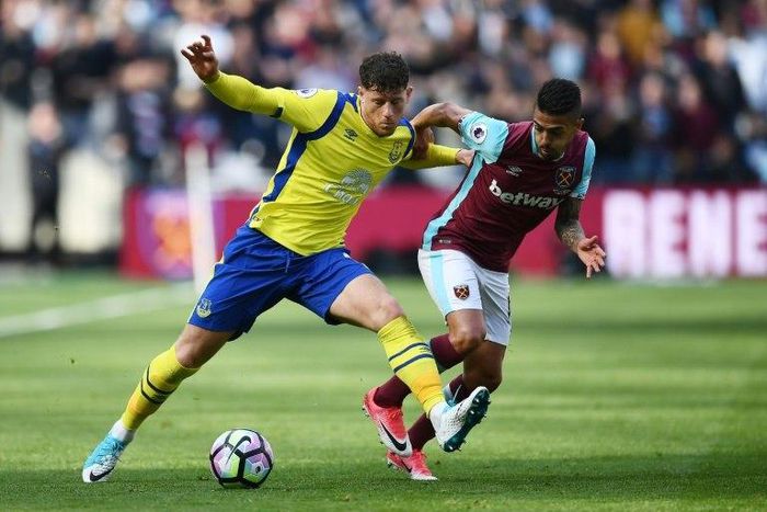 Everton's Ross Barkley (L) fights for the ball with West Ham United's Manuel Lanzini during their English Premier League match, at The London Stadium, on April 22, 2017