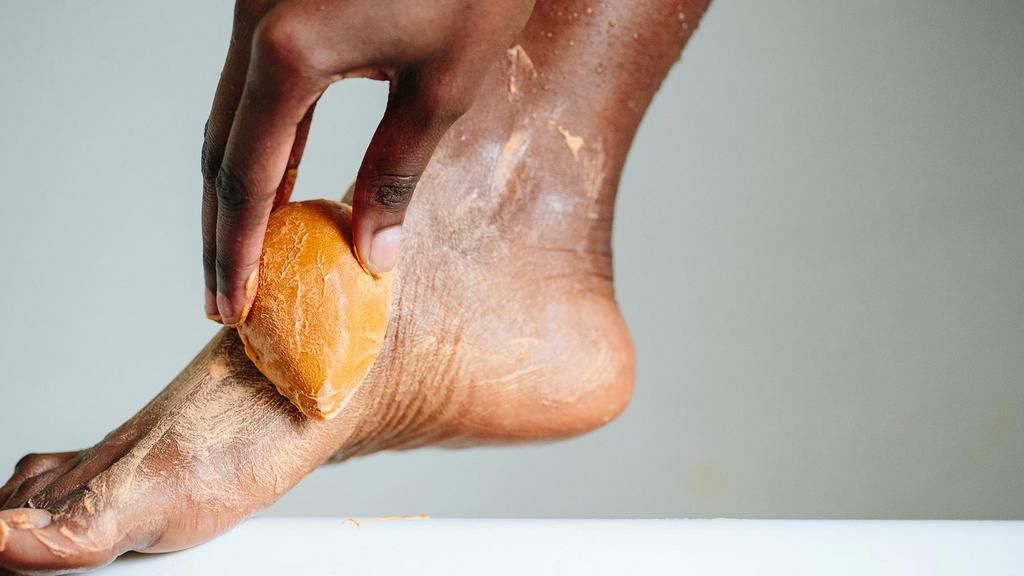 Scrubbing feet(Lush)