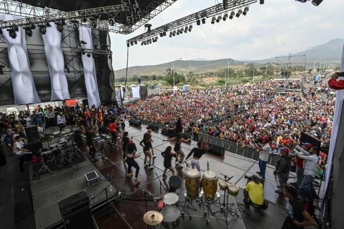 People attend the three-day pro-regime concert called by Venezuela President Nicolas Maduro to rival a charity music festival organized by British entrepreneur Richard Branson, on the Venezuelan side of the Tienditas International Bridge
