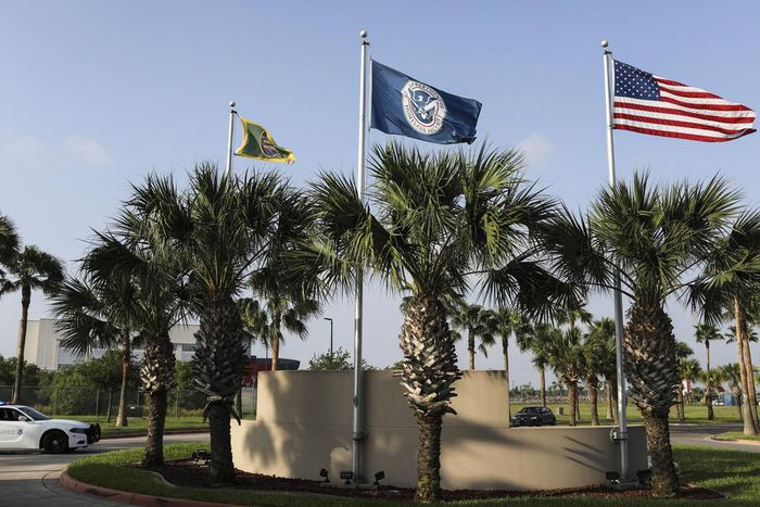 In South Texas, Path to Middle Class Starts With Border Job