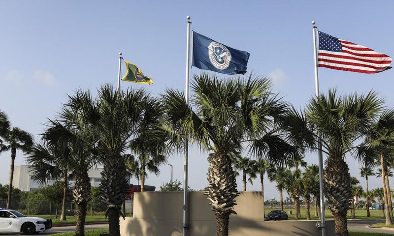 In South Texas, Path to Middle Class Starts With Border Job