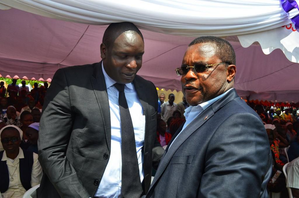 Photos emerge of fake “Uhuru” hanging out with President & CS
