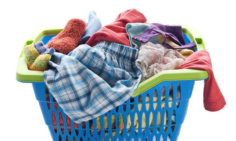 Cleaning colored clothes(A Mess Free Life)