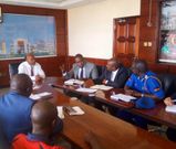 Senator Sakaja with officials from the Ministry of Transport, The Nairobi Traffic Commander, Nairobi County Govt and hawkers representatives