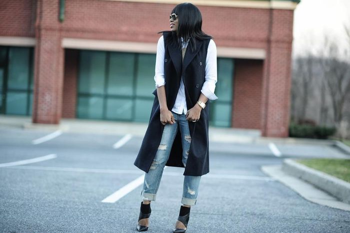 Blogger Stella of Jadore Fashion pulls a chic blazer dress over shirt and boyfriend jeans