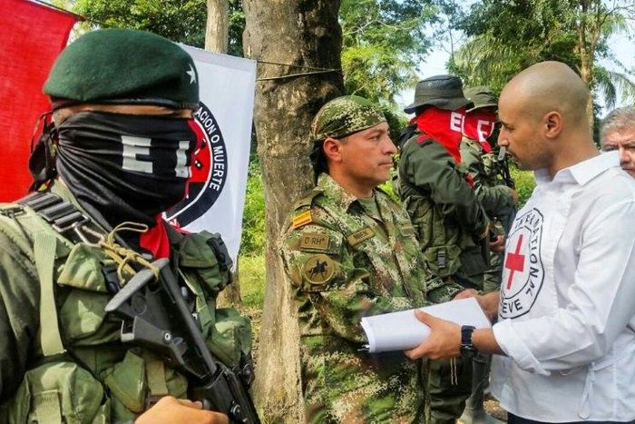 Colombian Soldier Fredy Moreno (C) who was kidnaped by National Liberation Army (ELN), shakes hands with a Red Cross member next to ELN guerrillas, before his release in Arauca, Colombia on February 6, 2017