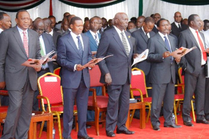 President Uhuru Kenyatta (left) Machakos Governor Alfred Mutua, Former President Daniel Moi, Kalonzo Musyoka and  former Prime Minister Raila Odinga