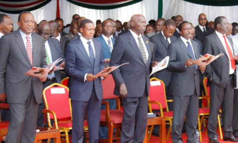 President Uhuru Kenyatta (left) Machakos Governor Alfred Mutua, Former President Daniel Moi, Kalonzo Musyoka and  former Prime Minister Raila Odinga