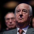 Former French prime minister Edouard Balladur has told his lawyers to challenge the charges against him over alleged kickbacks in an arms deal