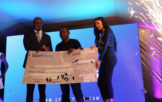 SportPesa CEO Ronald Karauri, Mega Jackpot winner Samuel Abisai and the Sportpesa staff