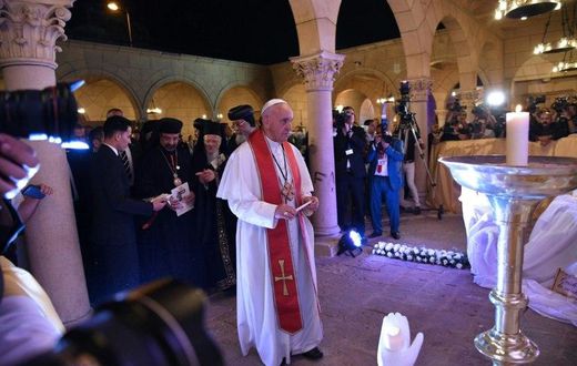 Pope Francis (C) is visiting Cairo to show solidarity with the country's Christian minority after a series of deadly church bombings