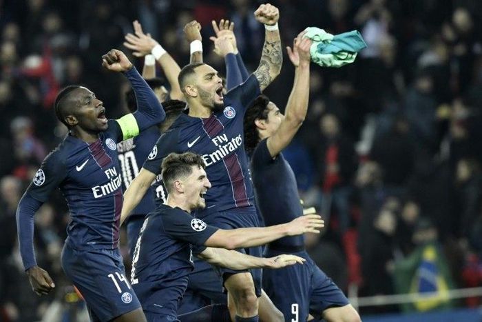 From L: Paris Saint-Germain's midfielder Blaise Matuidi, defenders Thomas Meunier and Layvin Kurzawa and forward Edinson Cavani celebrate on February 14, 2017