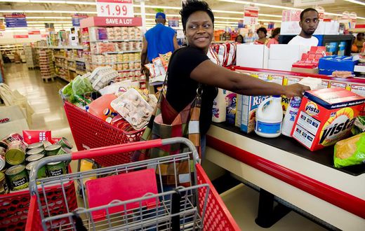 Woman shopping(choppiesgroup)